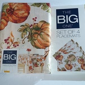 Nwt matching fall tablecloth and placemats